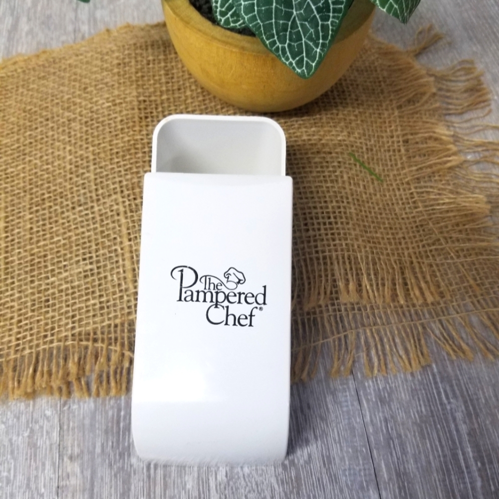 Pampered Chef Adjustable Measuring Cup